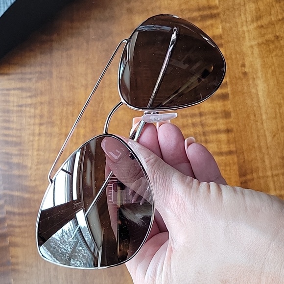 PRADA CAT EYE AVIATOR POLARIZED SUNGLASSES WITH CASE - Picture 6 of 11